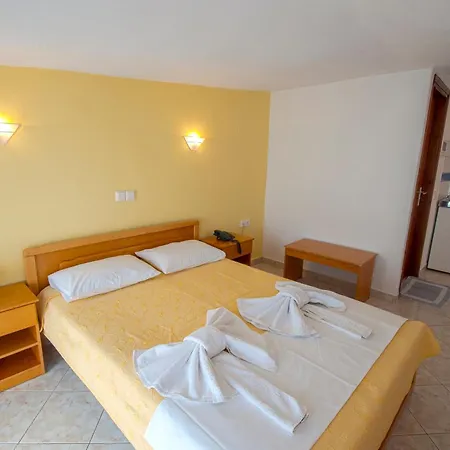 Maria - Renovating Brand New For 2026 公寓式酒店