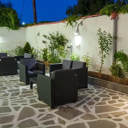 Maria - Renovating Brand New For 2026 公寓式酒店 3*