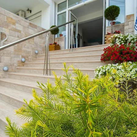 Maria - Renovating Brand New For 2026 公寓式酒店 3*