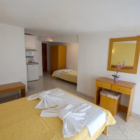 Maria Aparthotel
