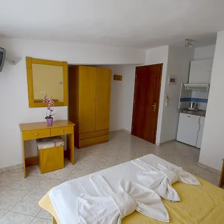 Maria - Renovating Brand New For 2026 公寓式酒店