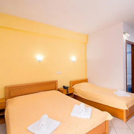 Maria - Renovating Brand New For 2026 公寓式酒店