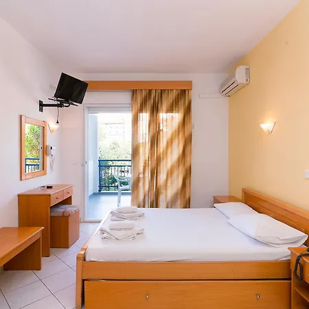 Maria - Renovating Brand New For 2026 公寓式酒店