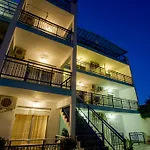 Maria - Renovating Brand New For 2026 Appart hôtel