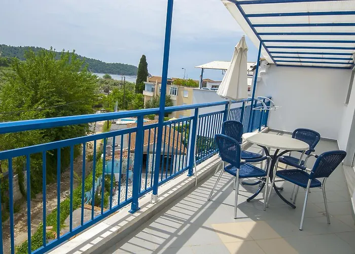 Maria - Renovating Brand New For 2026 公寓式酒店 4*