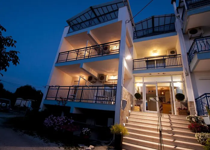 Maria - Renovating Brand New For 2026 公寓式酒店